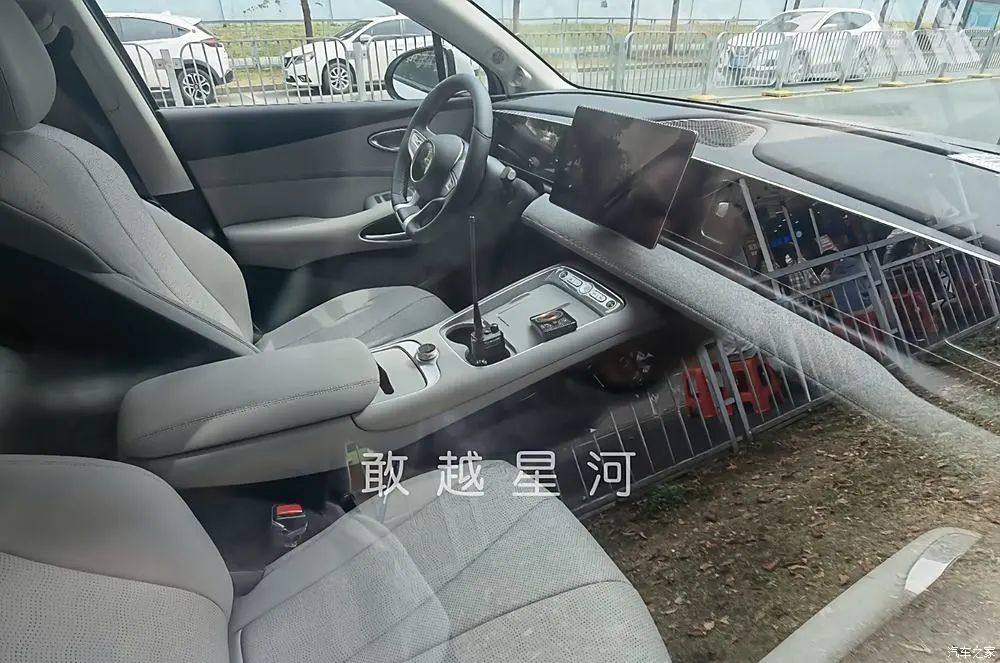 比亚迪两箱汽车_比亚迪家庭车_